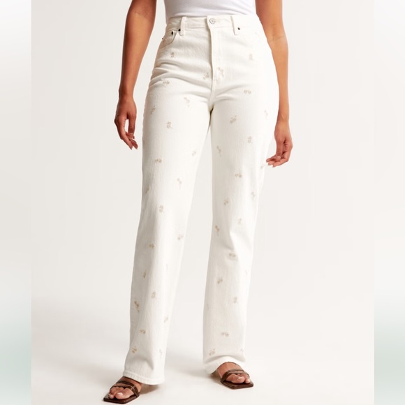 Abercrombie High Rise 90s Relaxed Jean in Cream Embroidered - Curve Love, Short - Picture 2 of 8